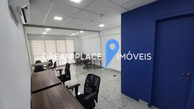 Sala comercial reformada à venda a 400 metros da estação Barra Funda do Metrô, são 36 m² e uma vaga coberta por R$ 305.000,00